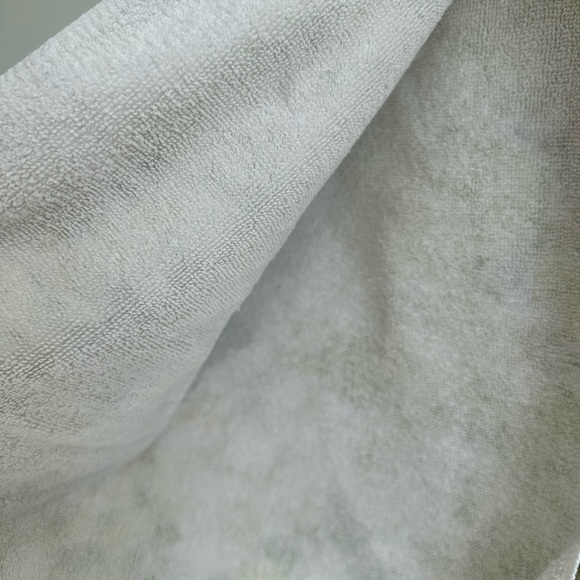 Vintage bath towel💚🤍
Caldwell, made in Canada (tag is intact) - Picture 6 of 10